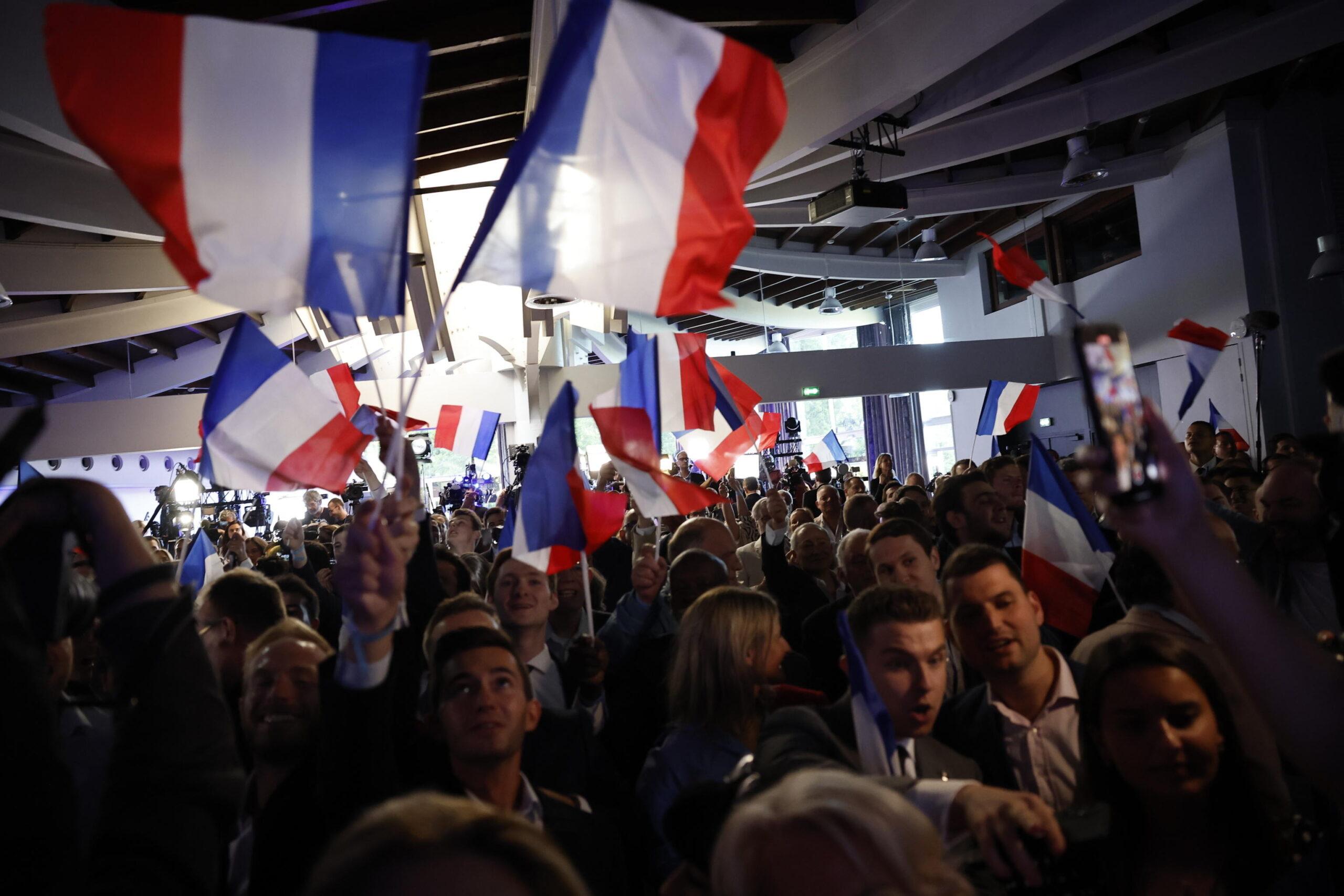 Elezioni anticipate in Francia 2024, si lavora ad una coalizione anti-Le Pen. Macron è fiducioso: “Il popolo saprà scegliere”