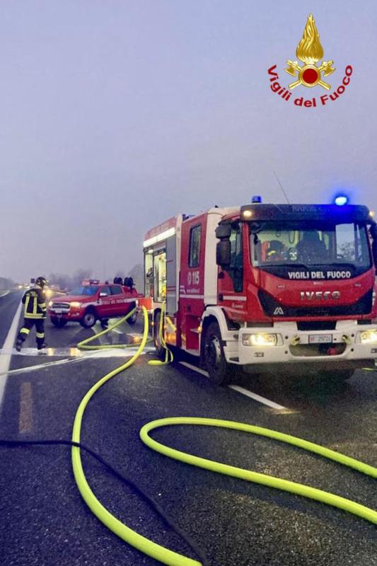 Venezia, esplosioni a Murano: in fiamme due imbarcazioni, non ci sono feriti