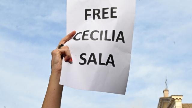 Liberata Cecilia Sala, l’aereo appena decollato da Teheran