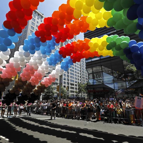 Froy Gutierrez esce allo scoperto con Zane Phillips al Pride di NYC