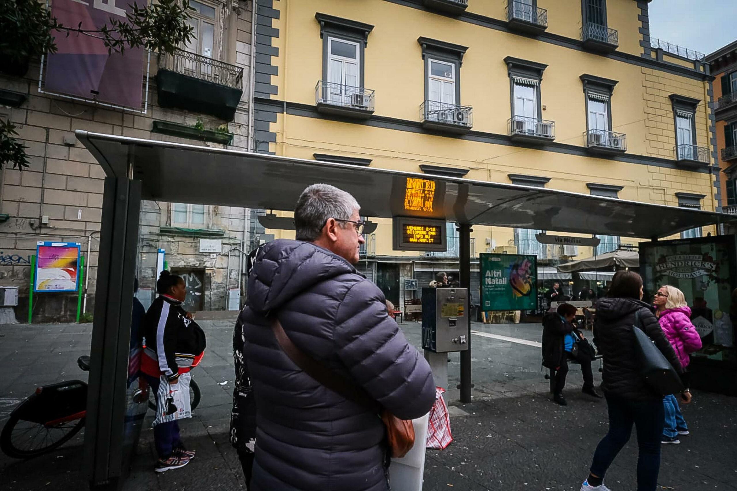 Sciopero mezzi Napoli 24 gennaio 2024: orari e fasce garanzia metro, bus e funicolari