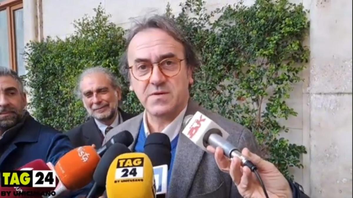 Scuola, Bonelli contro Galli Della Loggia: “Dovrebbe riflettere, forse gli è partita la frizione” | VIDEO