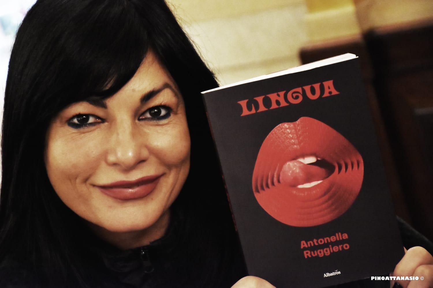 Antonella Ruggiero e il suo libro “Lingua” che sta facendo parlare di sé