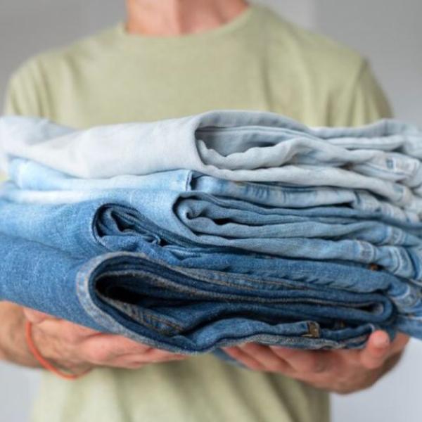 Ogni quanto bisogna lavare i jeans e perché non dovresti lavarli troppo spesso