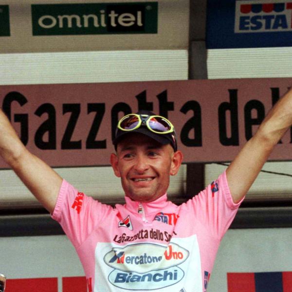 Vent’anni fa la morte di Marco Pantani: decesso in hotel, vittorie al Tour de France e Giro d’Italia e fidanzata del ciclista