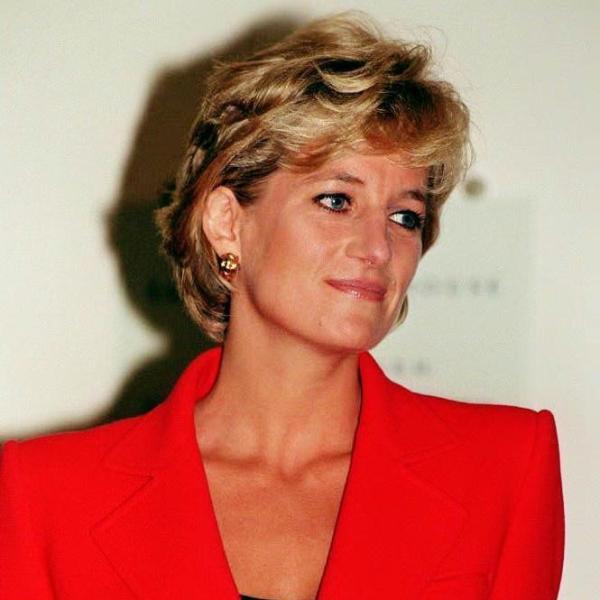 Lady Diana, all’asta il famoso maglione rosso con le pecore: ecco qual è il valore stimato