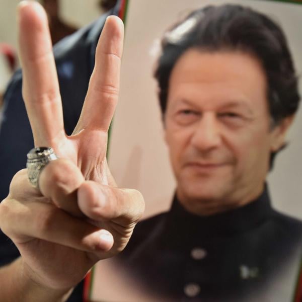 Pakistan, l’ex primo ministro Imran Khan è stato assolto dall’accusa di diffusione di informazioni considerate segreti di stato