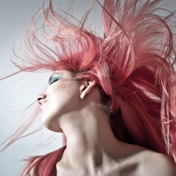 Quali sono i colori dei capelli preferiti per la primavera-estate 2023?