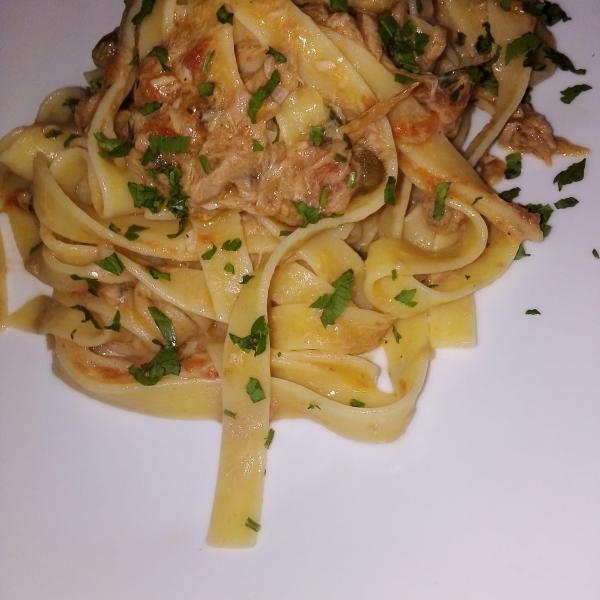 Le tagliatelle al tonno, un piatto fresco per l’estate