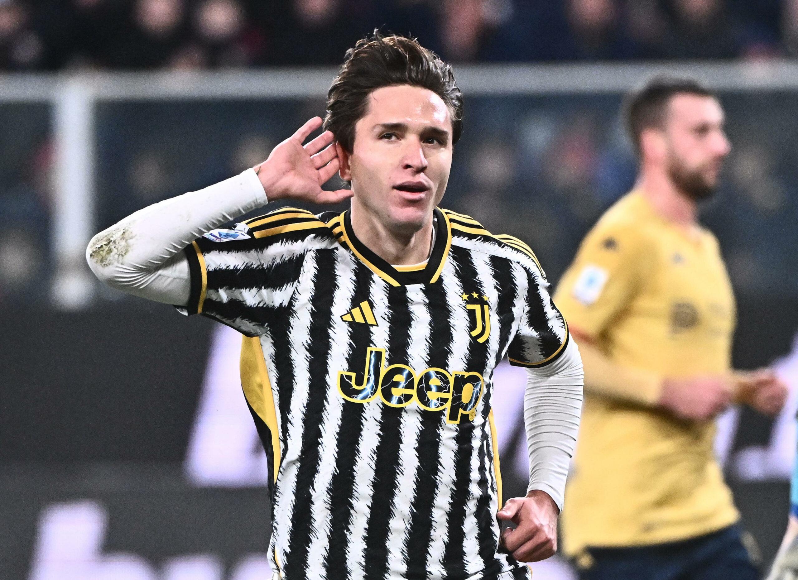 Federico Chiesa, proposta di matrimonio con anello: Lucia ha detto si all’attaccante della Juve a Venezia | Foto