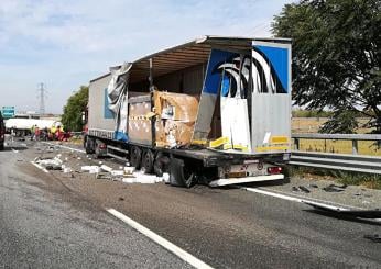 Torino, camion in fiamme: traffico bloccato sulla Tangenziale Sud