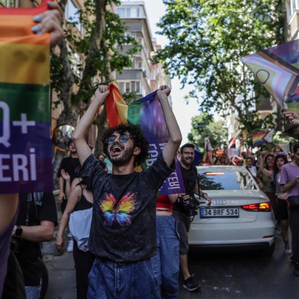 Gay Pride 2024 a Istanbul: decine di arresti fra i manifestanti per il corteo vietato | VIDEO