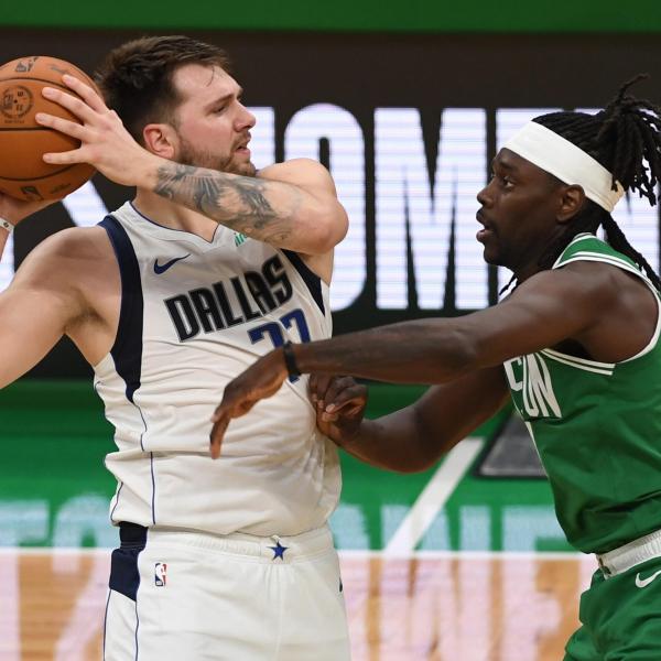 NBA 2024-2025, tripla doppia di Jokic. Doncic segna da centrocampo e Dallas vince | VIDEO