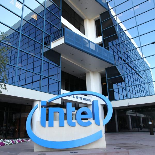 Intel presenta Tunnel Falls: il chip quantistico a 12 qubit per l’innovazione