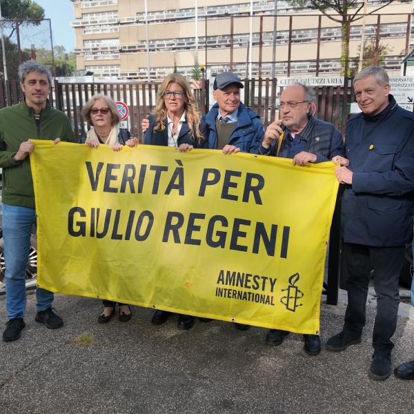 Processo Regeni, quarta udienza a Roma, in aula l’ex ambasciatore al Cairo Maurizio Massari: “Sul corpo di Giulio segni di torture e percosse ovunque”