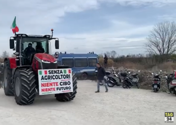 Corteo Gra, agricoltori: “Sul raccordo stasera tutti o nessuno, senza incontro con Lollobrigida alzeremo i toni”| VIDEO