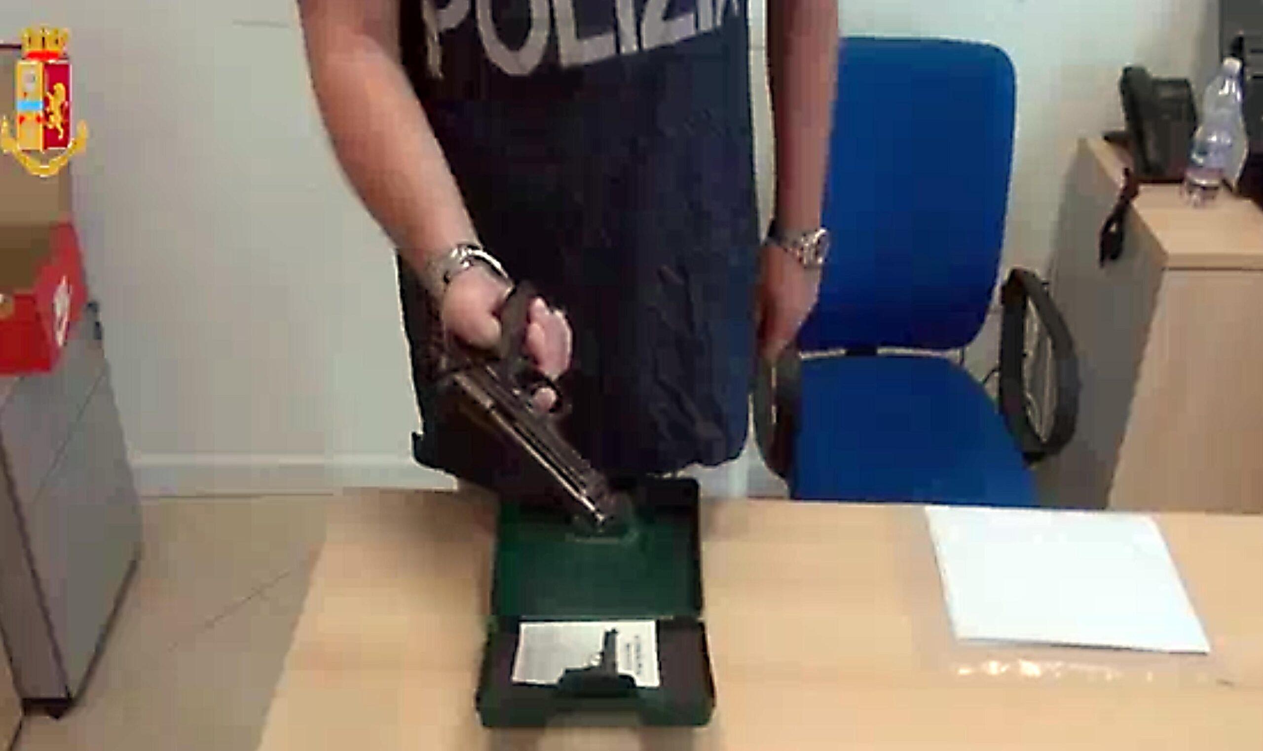 Bergamo, tifoso del Napoli spara colpi di pistola in strada denunciato