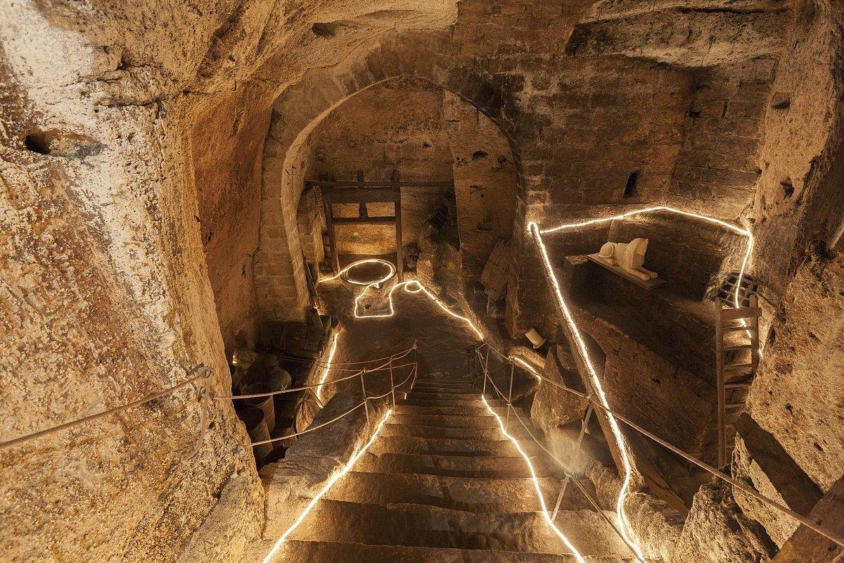 Gravina Sotterranea, la storia della città scavata nella roccia