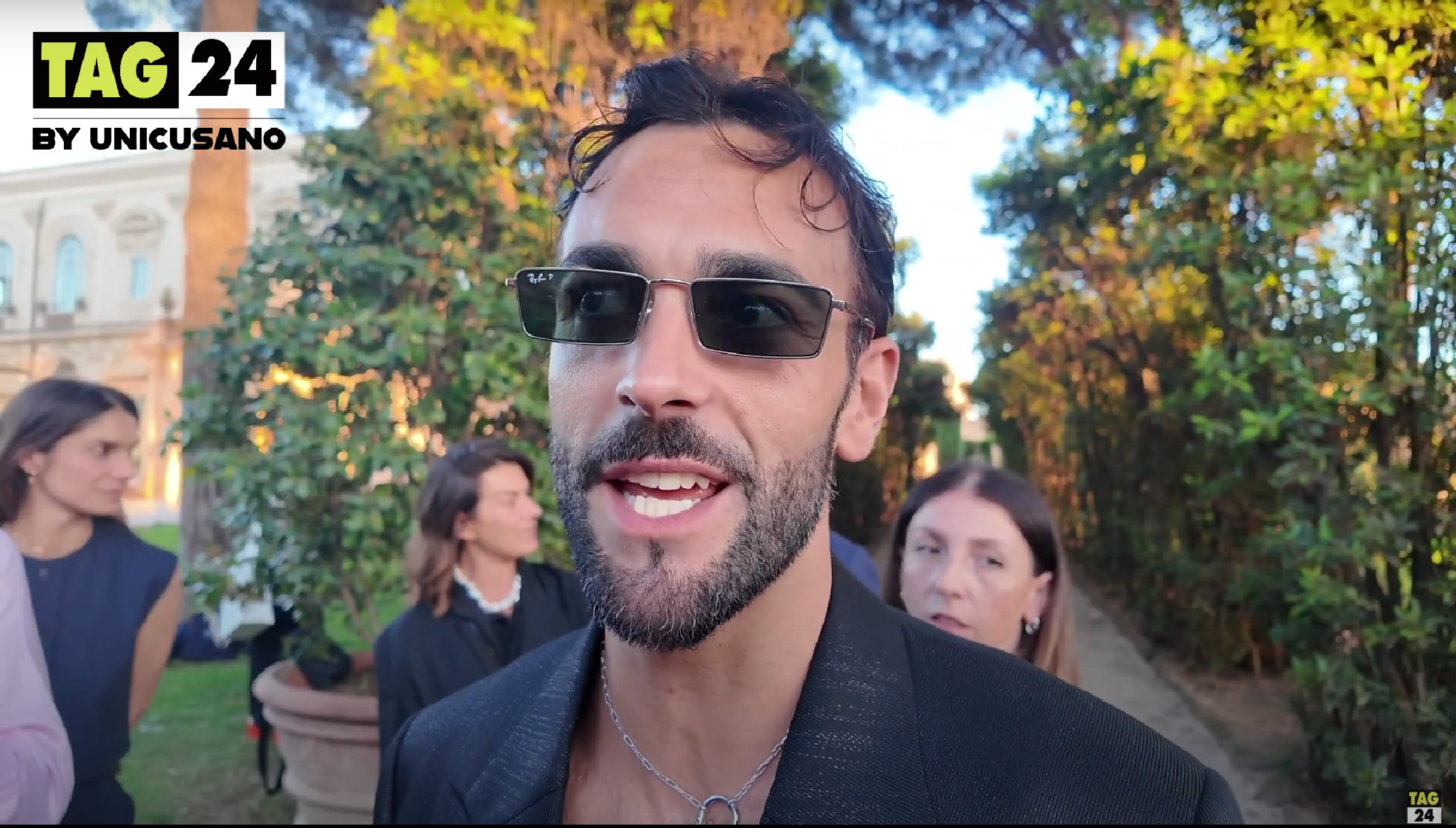 Marco Mengoni al McKim Medal Gala: “Felice per il duetto con Angelina. Sanremo 2025? Sarà diverso, in bocca al lupo a Conti”| VIDEO