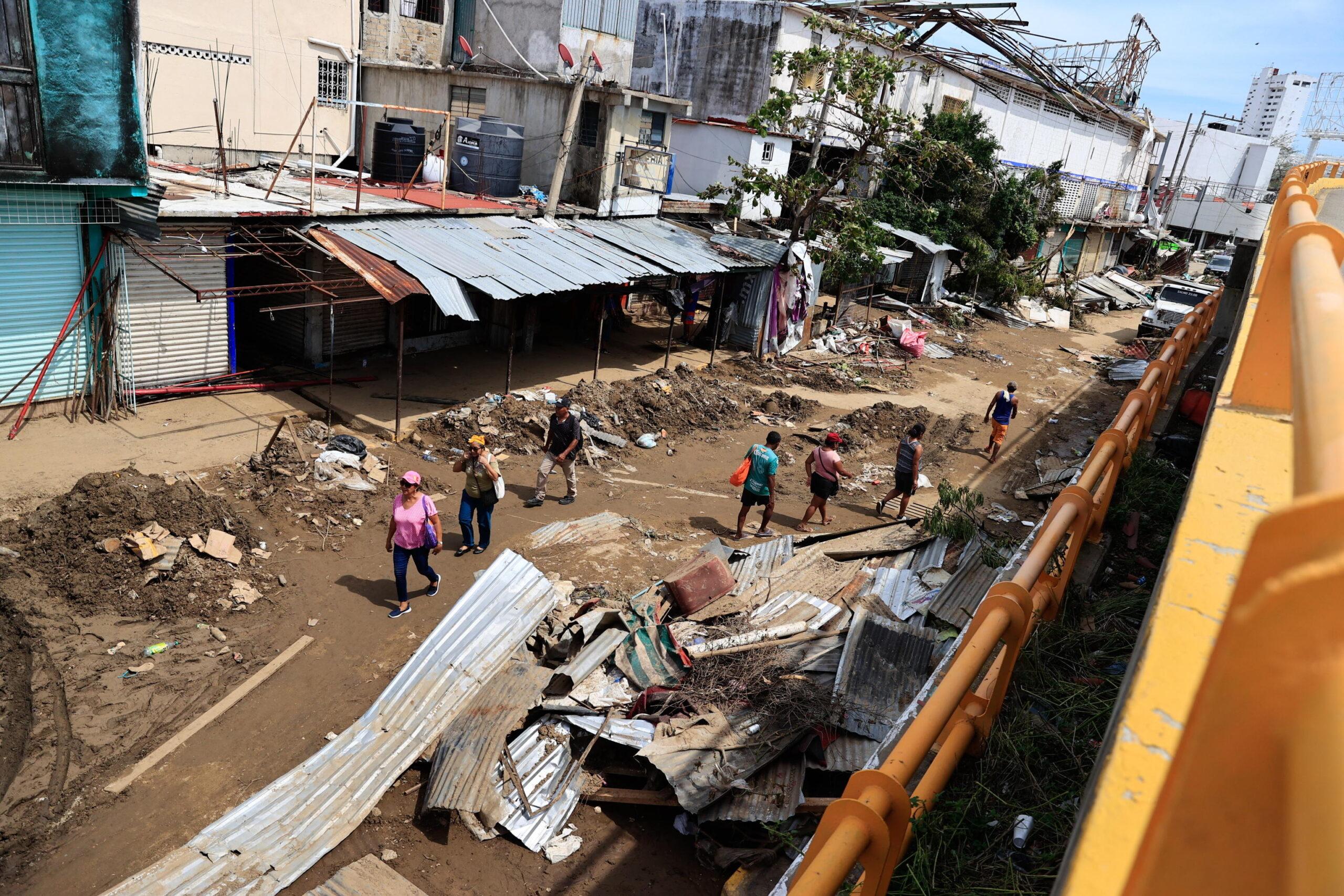 Messico, l’uragano Otis devasta Acapulco: sale a 39 la conta delle vittime