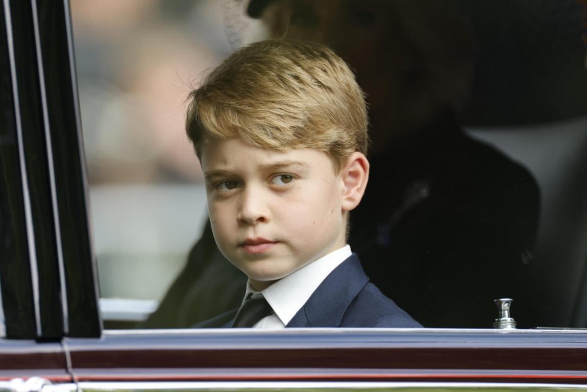 Principe George TAG24 spiega il perché del vestito blu al funerale …