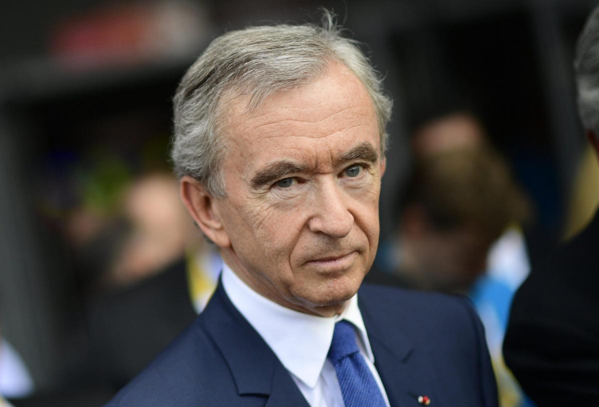 Bernard Arnault respinto al porto di Napoli con il suo yacht: “E’ t…