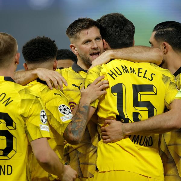 Borussia Dortmund, vendetta social con il Psg: postata foto che riprende lo sfottò dei francesi