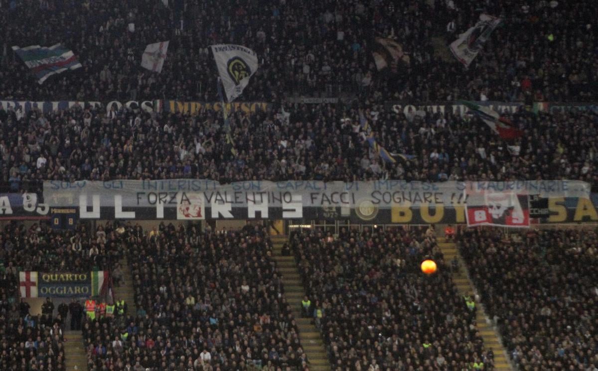 Chi sono i capi ultras di Inter e Milan arrestati? Colpite le due curve del Meazza: tra le accuse associazione per delinquere, estorsione e rissa