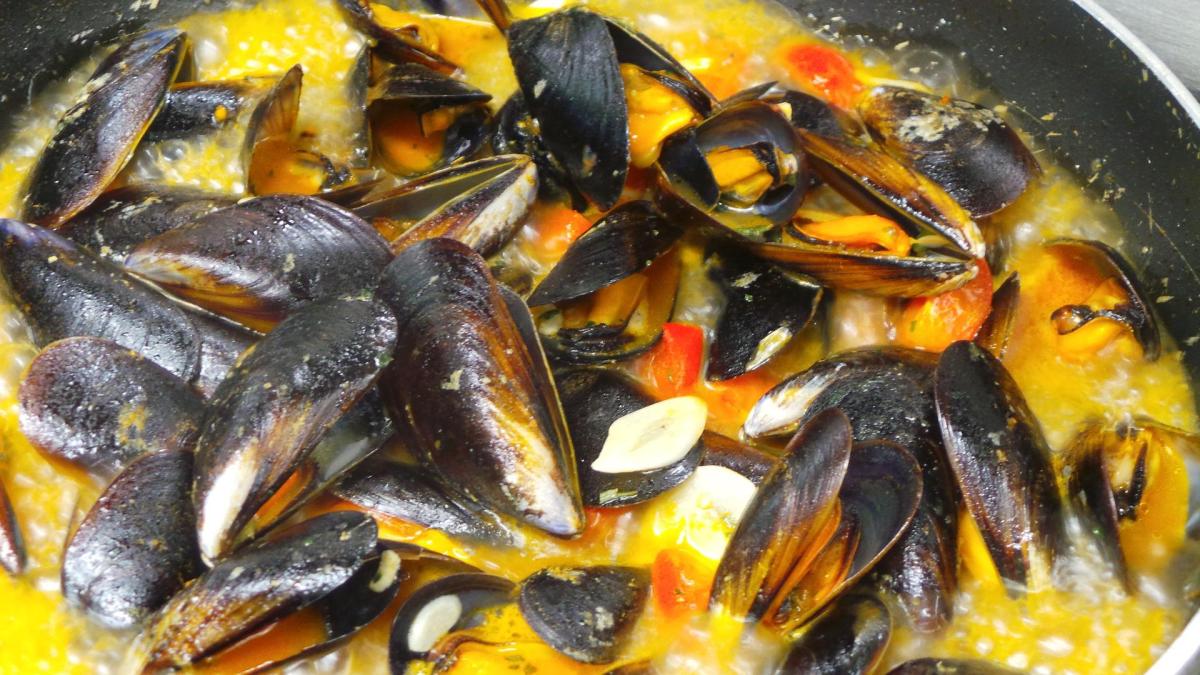 Come si fa la zuppa di cozze alla napoletana