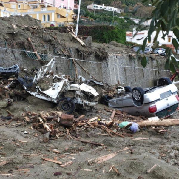 Frana Ischia, De Luca: “Territorio fragile, in alcune aree rischio idrogeologico alto”