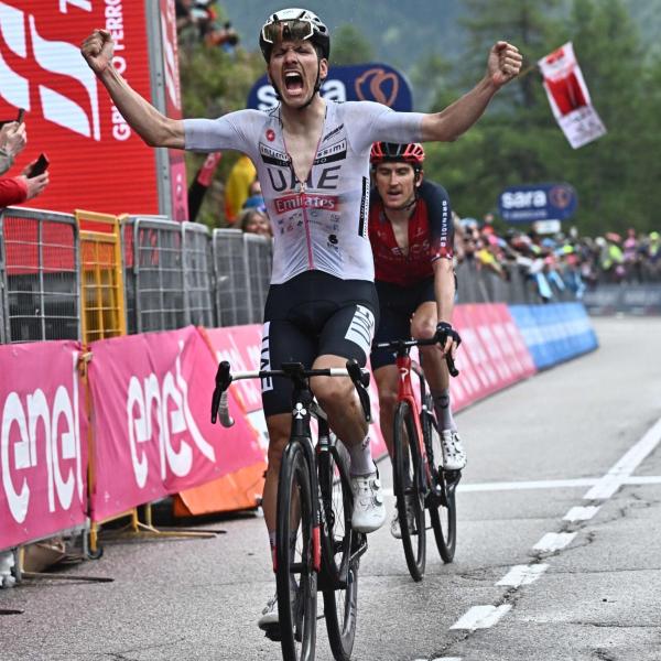 Giro d’Italia, Joao Almeida centra la prima vittoria in carriera: “Un sogno che si avvera”