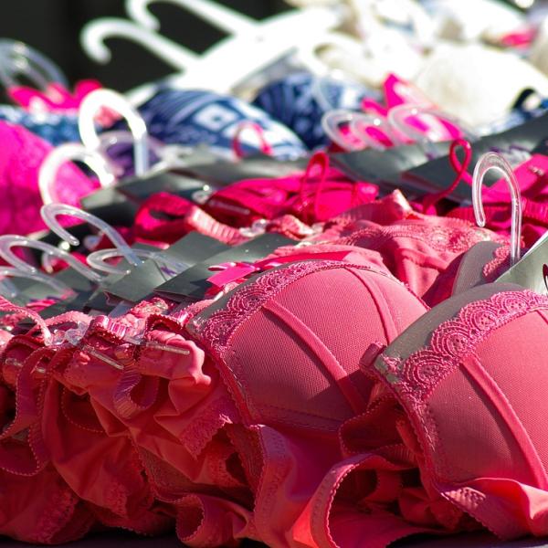 Movimento No Bra: chi sono le donne che dicono no al reggiseno