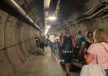 Tunnel della Manica, passeggeri bloccati per ore a causa di un guasto al treno