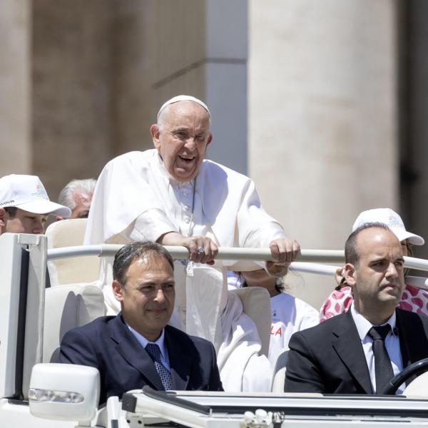 Papa Francesco: “C’è già troppa frociaggine nei seminari, no agli ingressi di omosessuali”