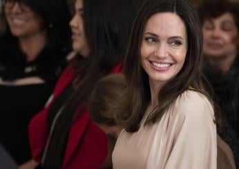 Angelina Jolie volta pagina dopo Brad Pitt. L’attrice paparazzata c…