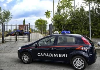 Trapani, maltratta la compagna, incendia un auto e devasta una caserma: arrestato 18enne di Mazara del Vallo