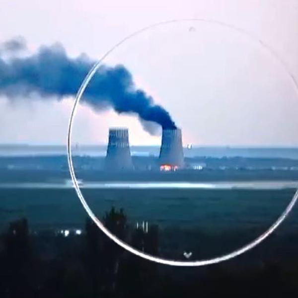 Scoppia un incendio presso la centrale nucleare di Zaporizhzhia: quali sono le condizioni dell’impianto? Scambio di accuse fra Russia ed Ucraina| VIDEO