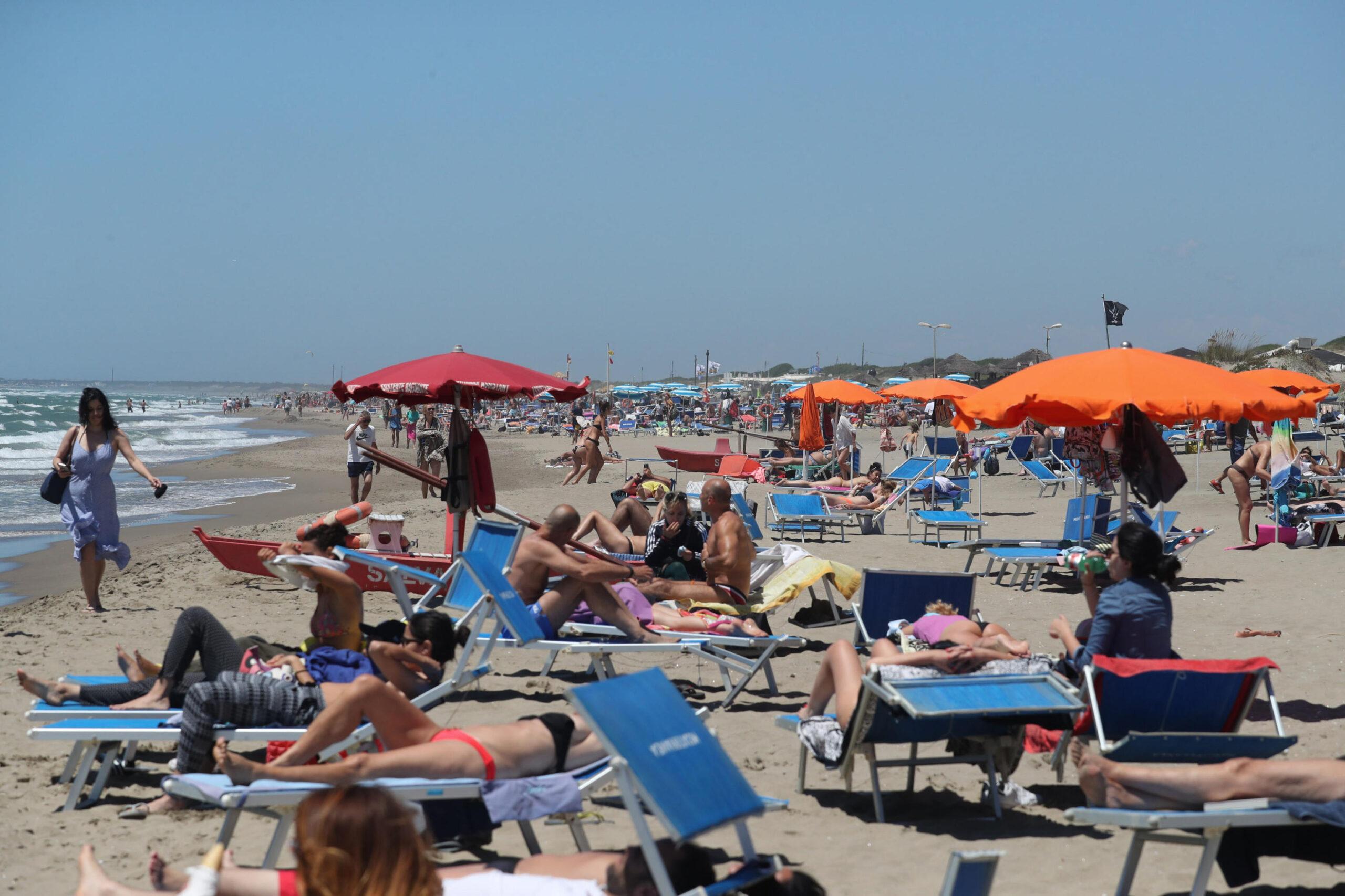 Capocotta, molestia in una spiaggia per nudisti: “Aveva la faccia sul mio sedere”