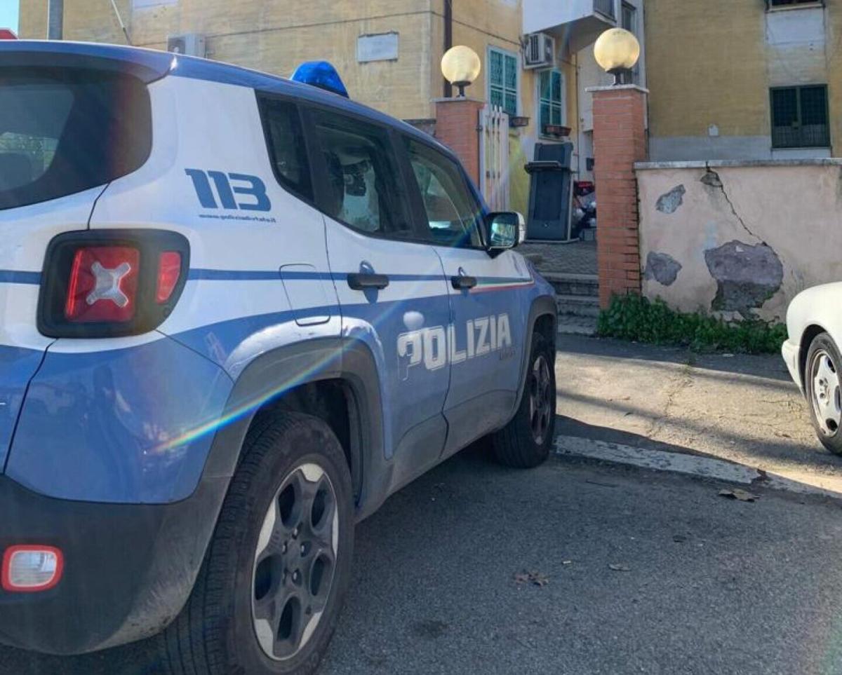 Roma, blitz a San Basilio della Polizia: sgomberate 4 case popolari