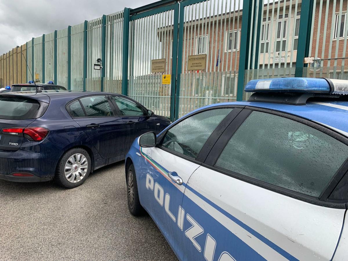 Aggressione nel carcere di Avellino, detenuti assalgono il cappellano e feriscono un’ispettrice