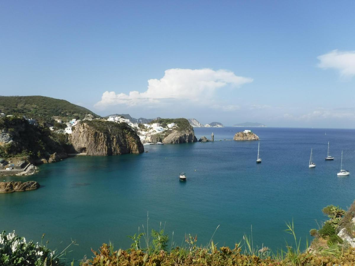 Isola di Ponza, chi l’ha scoperta e perché è famosa?