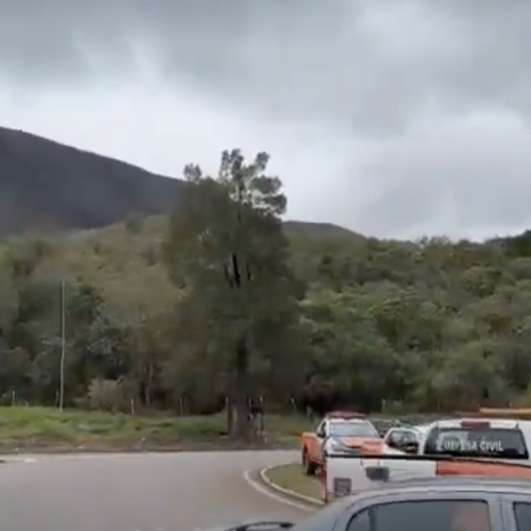 Brasile, incidente sulla catena montuosa di Oure Preto: elicottero si schianta, sei morti | FOTO E VIDEO