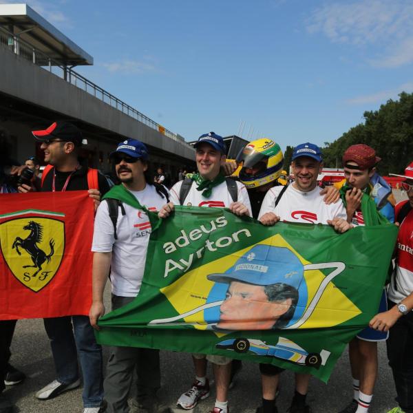 Imola ricorda Senna e Ratzenberger: aperte porte dell’autodromo