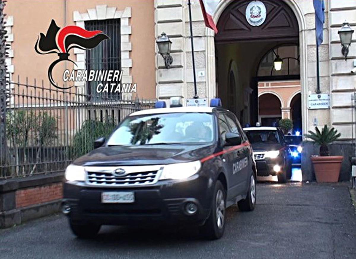 Catania, sgominata una baby gang che seminava panico in discoteca: …