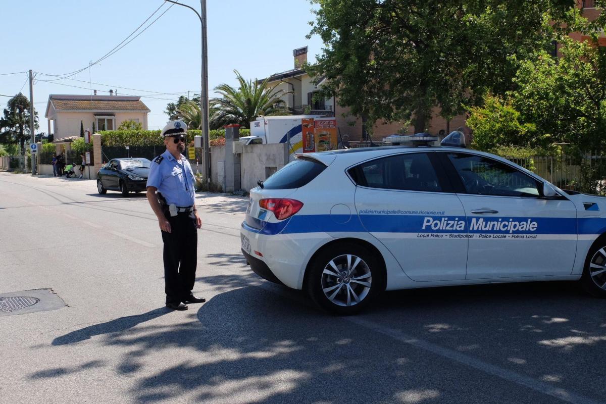 Rimini, incidente in via Marecchiese ieri sera: frontale fra due auto, grave una minorenne