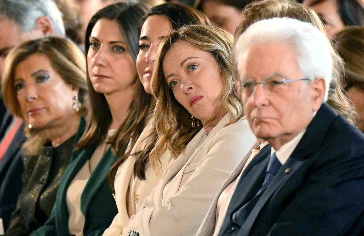 Festa della donna 2024, Mattarella: “Inaccettabili molestie e discriminazioni”. Nervosismo di Meloni su cultura di Stato