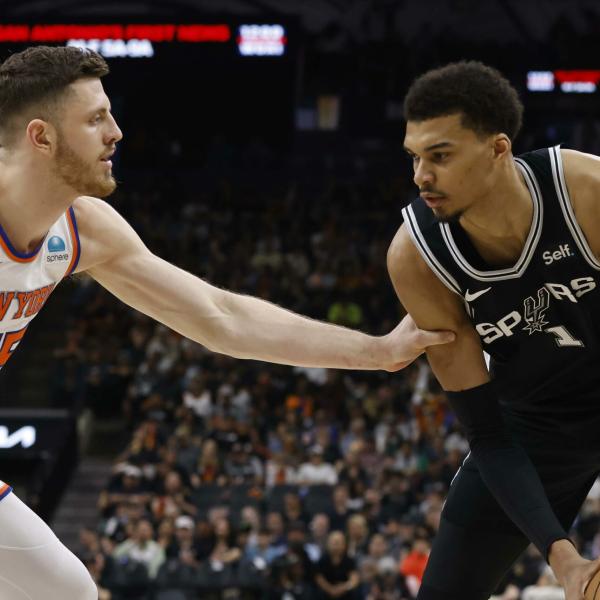 NBA, partita incredibile tra Spurs e Knicks: 40 punti e 20 rimbalzi di Wembanyama. 61 di Brunson