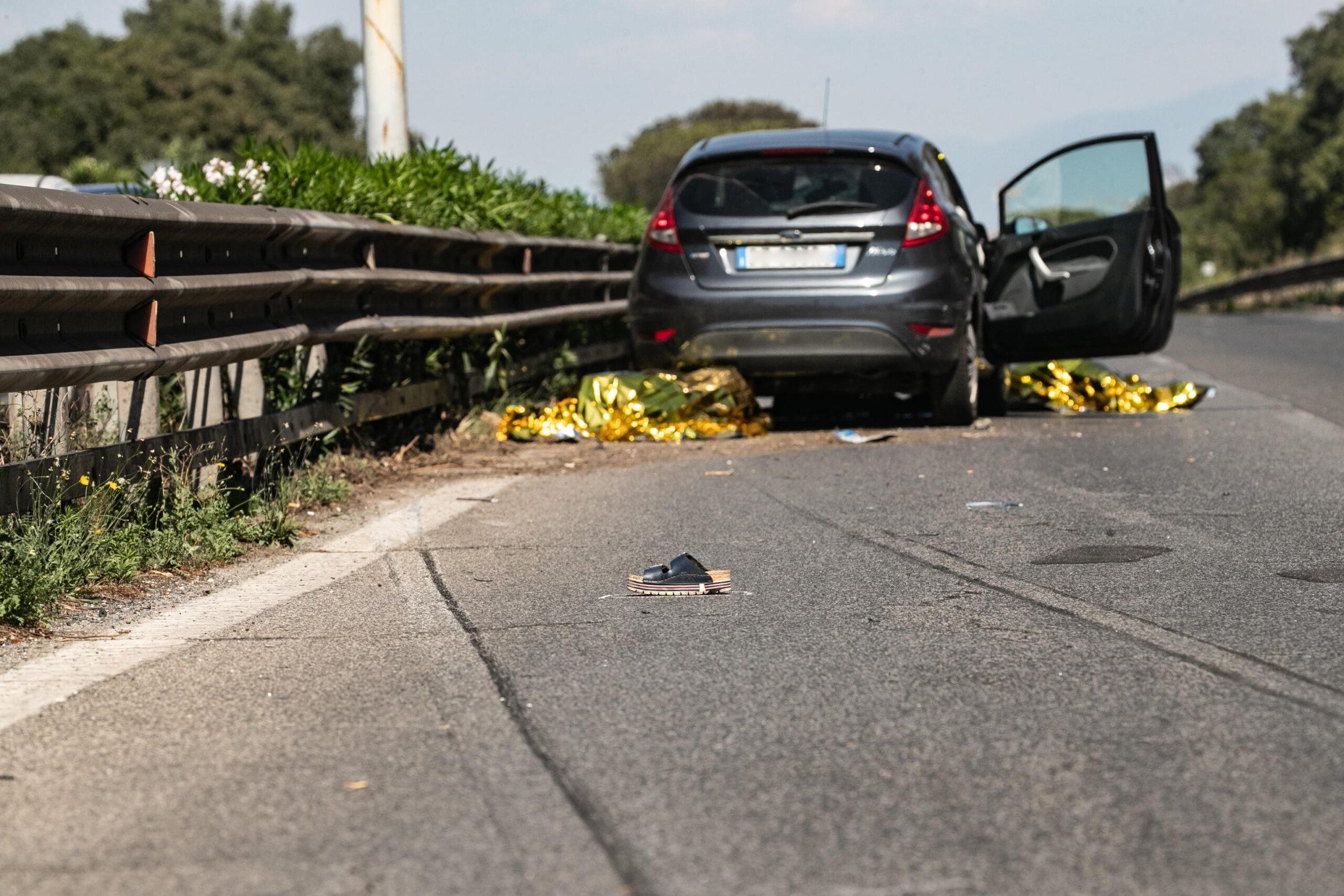 Roma, incidente ad Albano Laziale: accusa un malore alla guida e si schianta, morto un 78enne