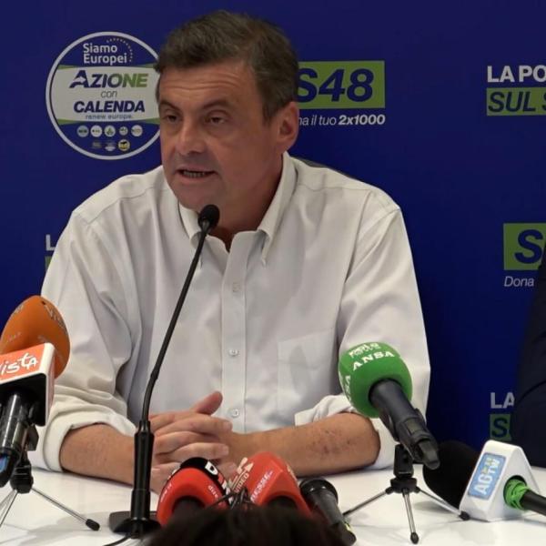 Calenda a Meloni: “Basta riforme inutili. Faccia legge bilancio seria”. Poi l’allarme: “Prevenire rischio di una crisi finanziaria”