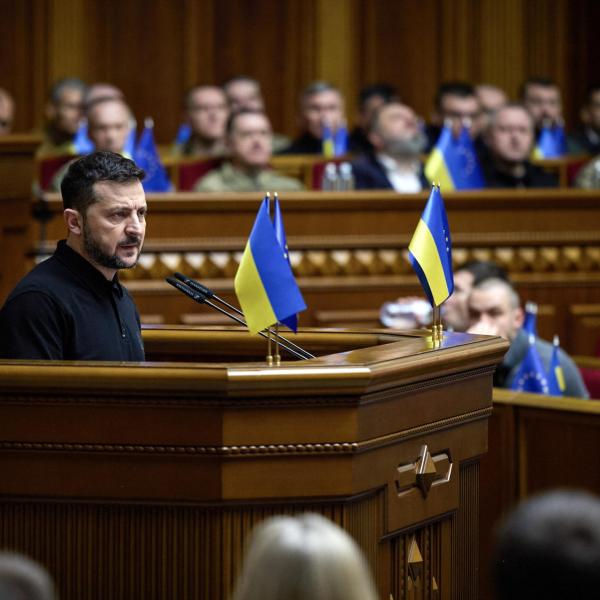 Guerra in Ucraina, cosa prevede il piano per la vittoria presentato oggi da Zelensky in Parlamento? | VIDEO